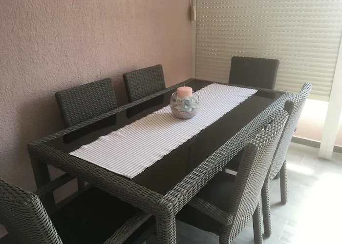 Petra 2 アパート