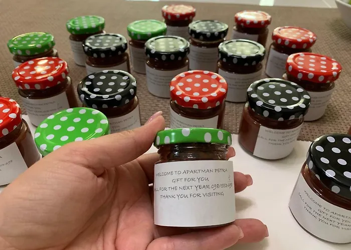 Petra 2 アパート