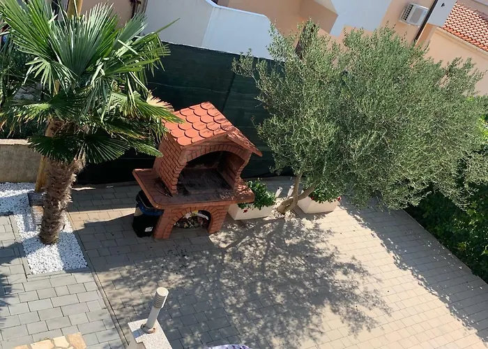 Petra 2 Apartment Vir